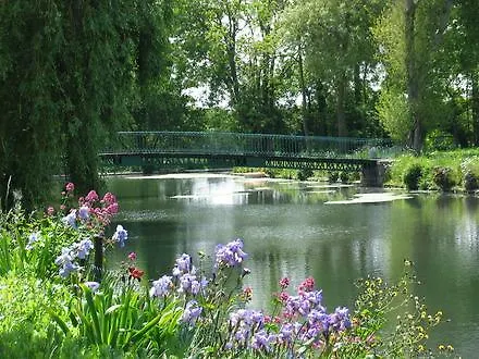 Hotel Du Chateau De Quineville Otel