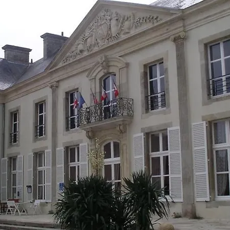 Hotel Du Chateau De Quineville Otel